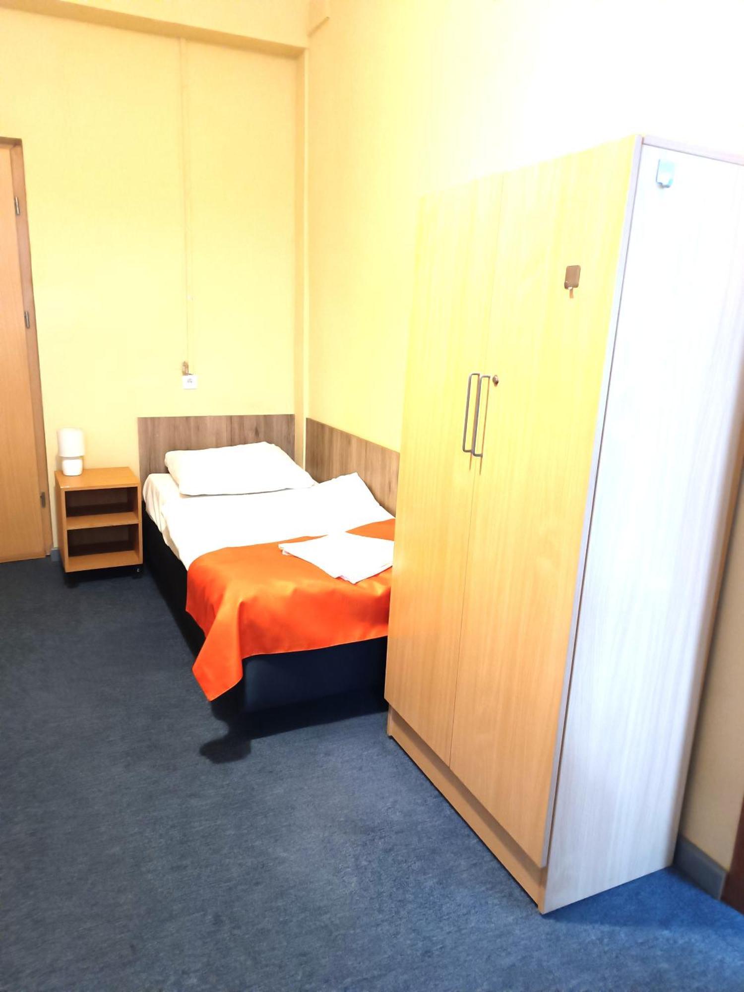 Hostel Krosnienska 12 Ζιελόνα Γκόρα Εξωτερικό φωτογραφία