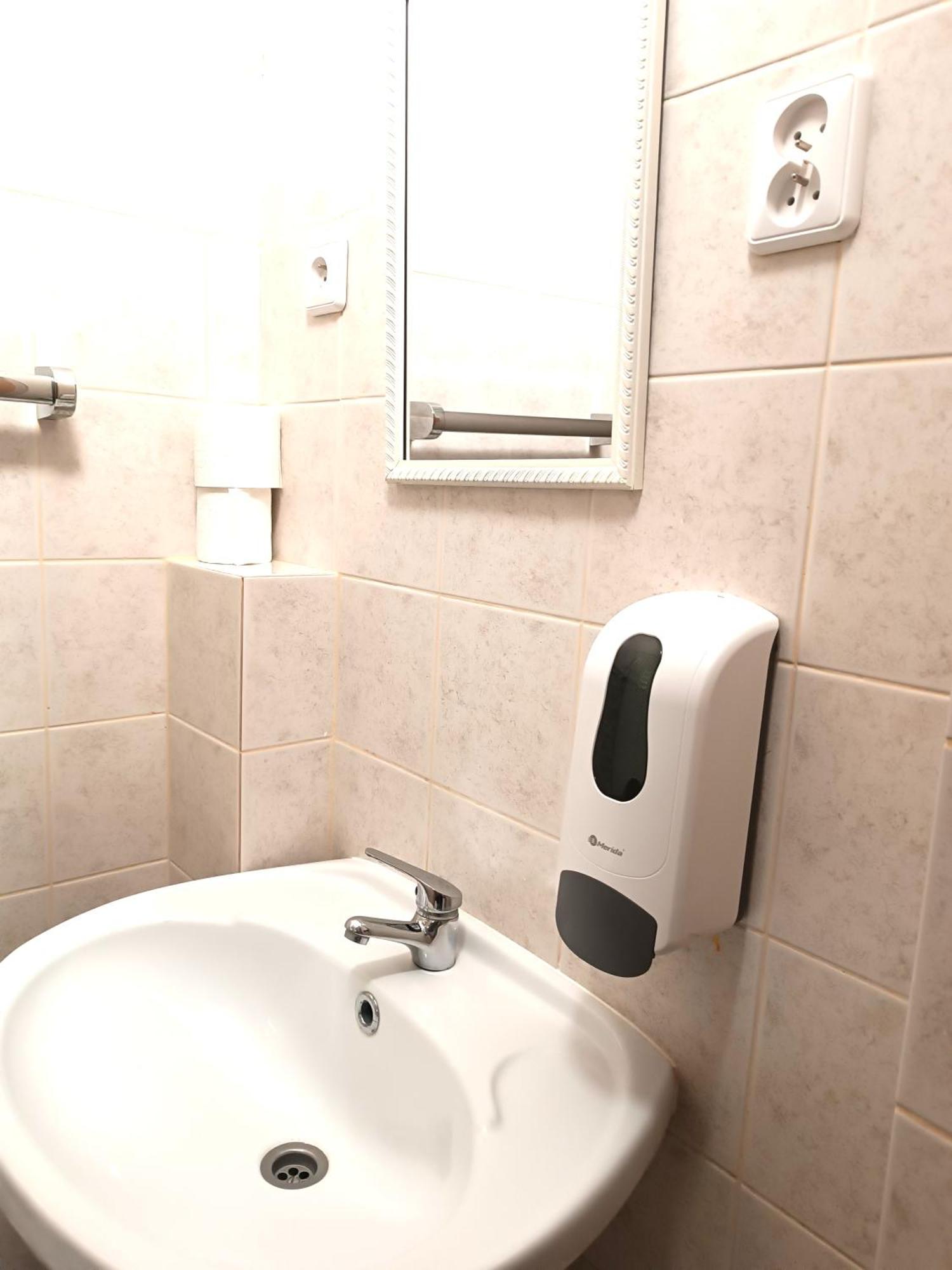 Hostel Krosnienska 12 Ζιελόνα Γκόρα Εξωτερικό φωτογραφία