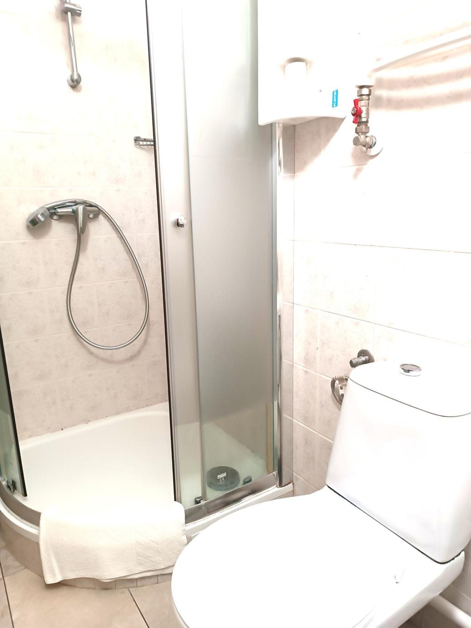 Hostel Krosnienska 12 Ζιελόνα Γκόρα Εξωτερικό φωτογραφία