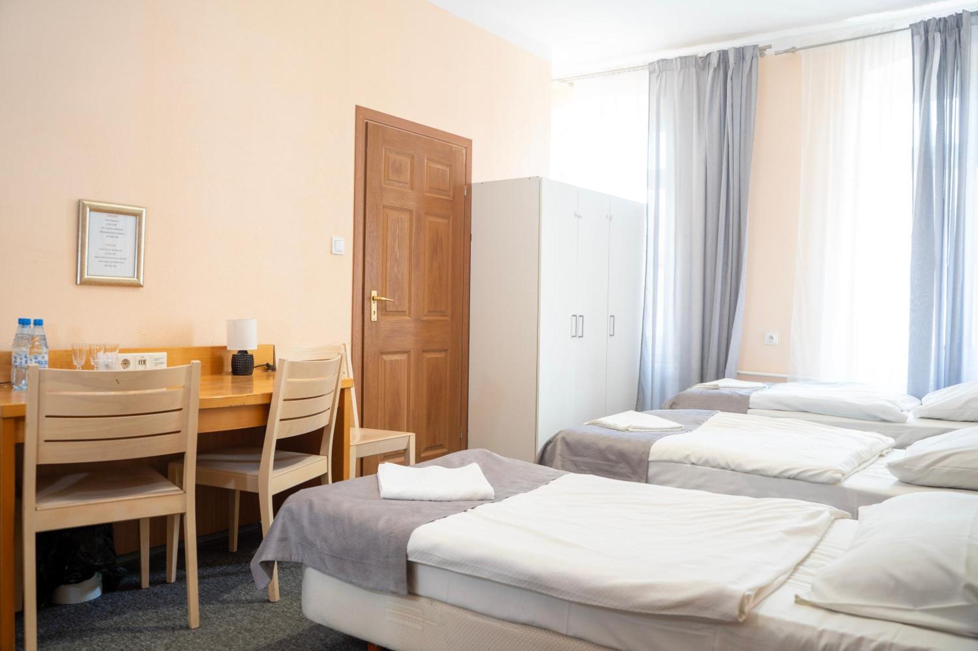 Hostel Krosnienska 12 Ζιελόνα Γκόρα Εξωτερικό φωτογραφία