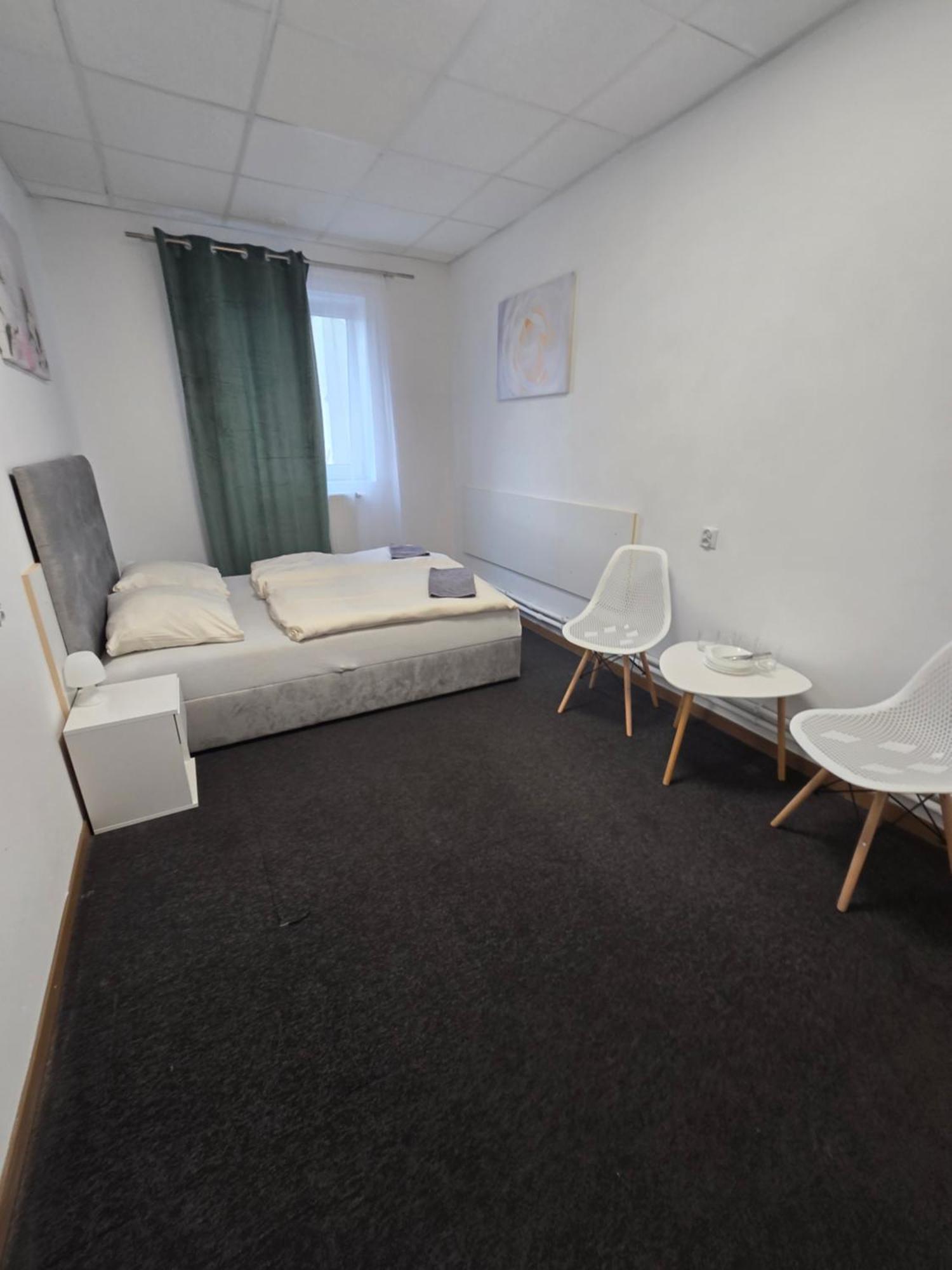 Hostel Krosnienska 12 Ζιελόνα Γκόρα Εξωτερικό φωτογραφία
