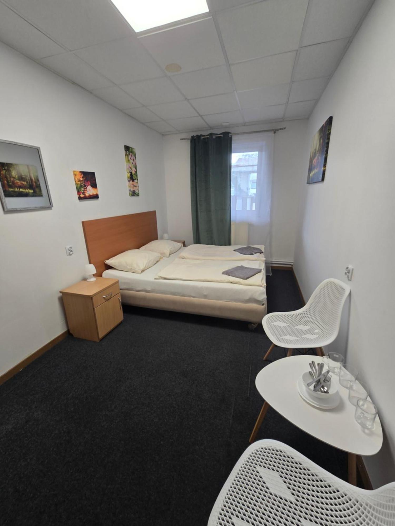 Hostel Krosnienska 12 Ζιελόνα Γκόρα Εξωτερικό φωτογραφία