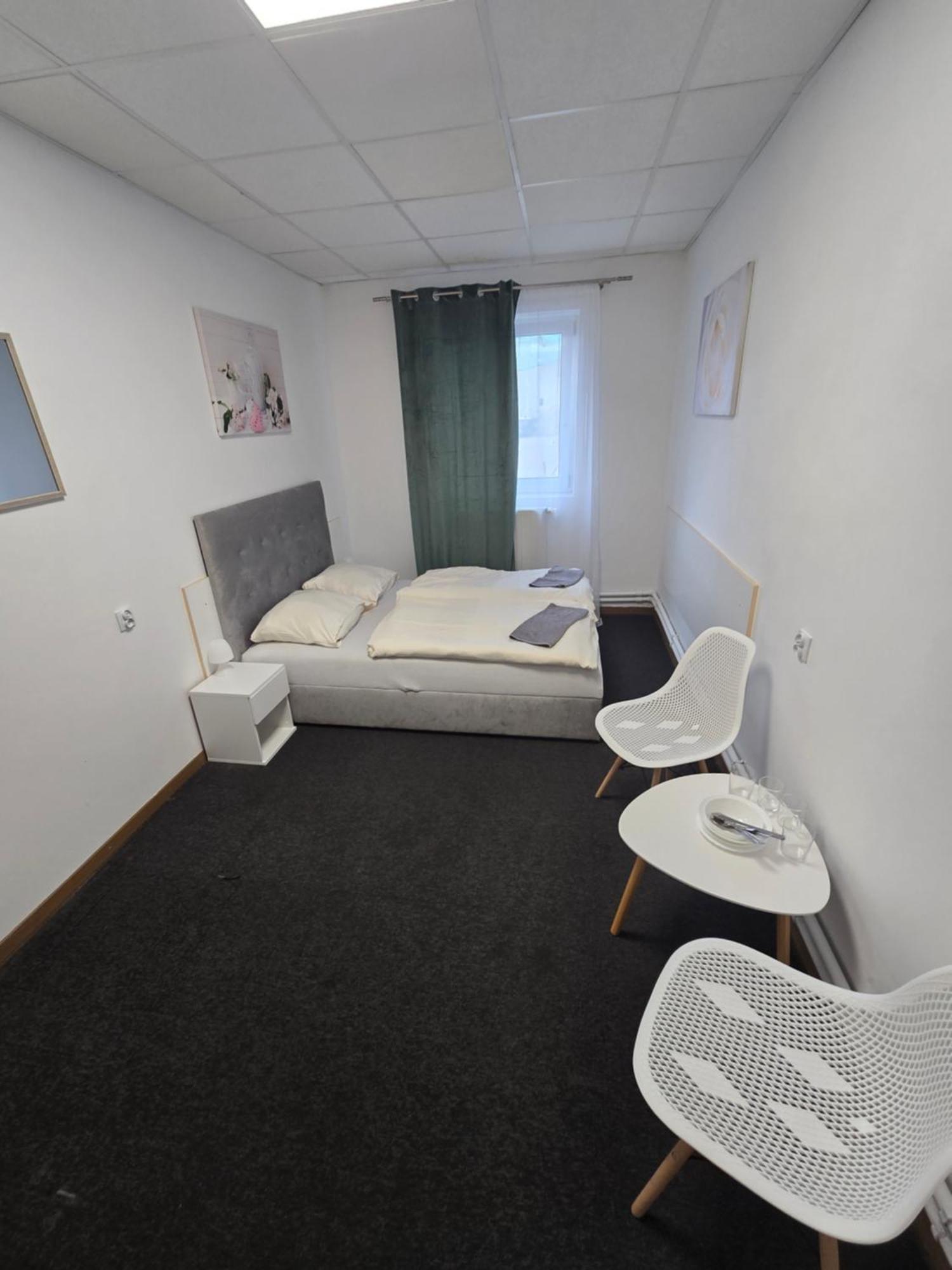 Hostel Krosnienska 12 Ζιελόνα Γκόρα Εξωτερικό φωτογραφία