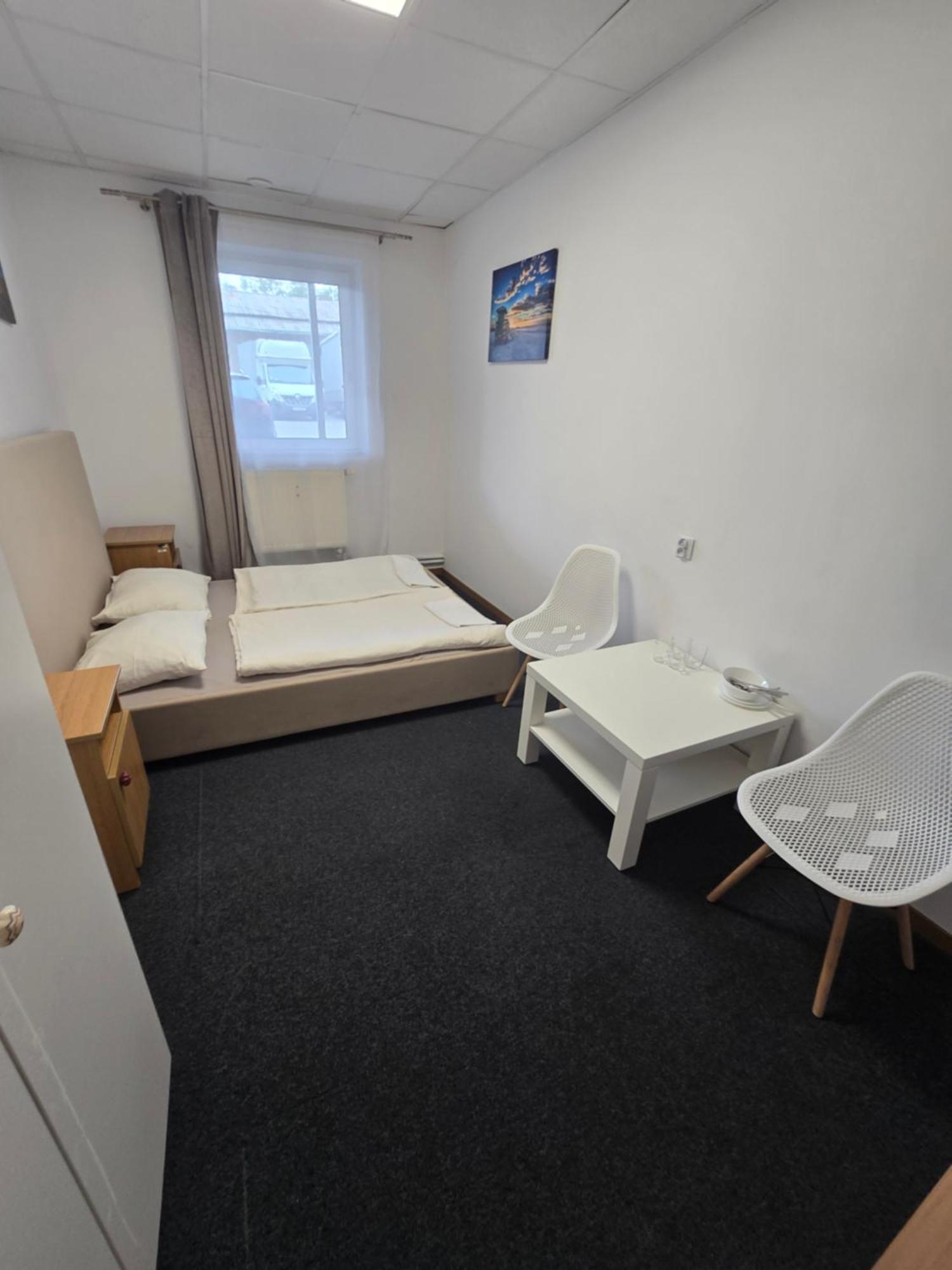 Hostel Krosnienska 12 Ζιελόνα Γκόρα Εξωτερικό φωτογραφία